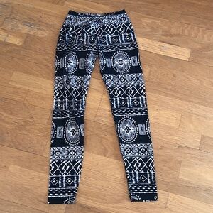 Stylish Black and White Women’s Leggings